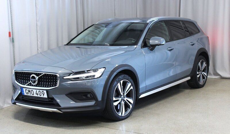 Grå Begagnad 2022 Volvo V60 CC Pro Kombi | 339 900 kr (Marknadspris) - Bild 1/4