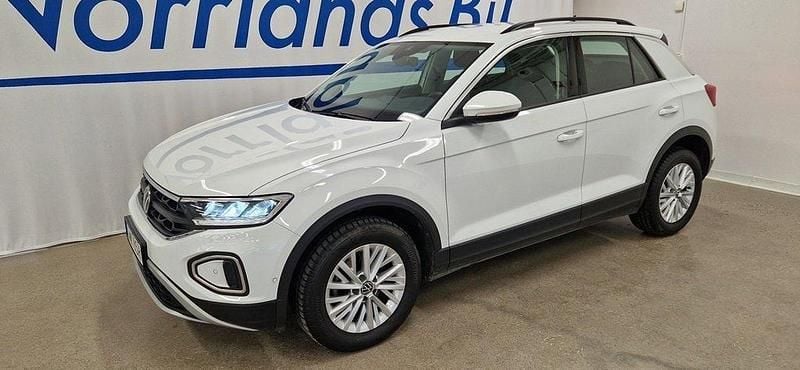 Vit (pure white) Begagnad 2022 VW T-Roc Life SUV | 227 900 kr (Marknadspris) - Bild 1/4
