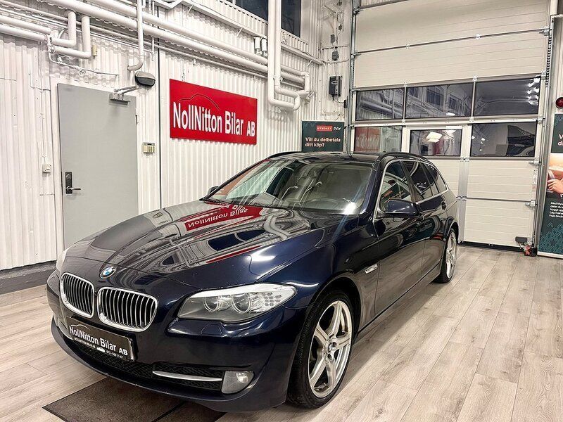 Blå Begagnad 2010 BMW 520 Kombi | 119 900 kr (Lite dyr) - Bild 1/4