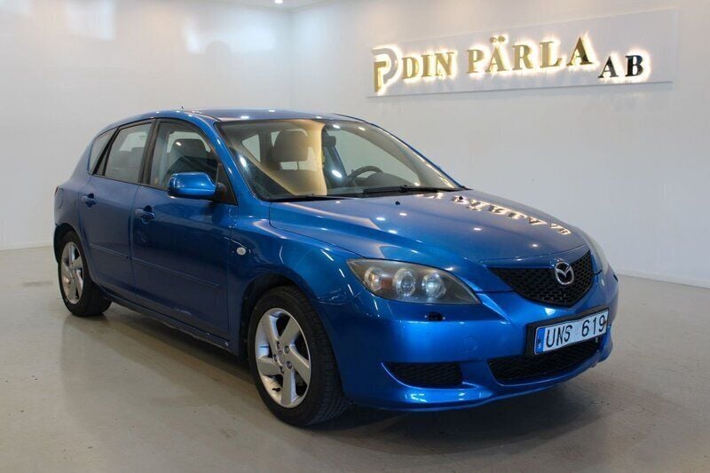Blå Begagnad 2003 Mazda 3 Inclusive Halvkombi | 29 900 kr (Marknadspris) - Bild 1/4