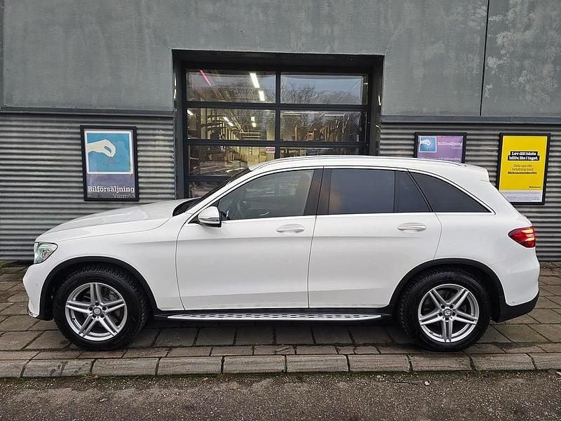 Vit Begagnad 2015 Mercedes GLC250 AMG line SUV | 229 000 kr (Marknadspris) - Bild 1/4