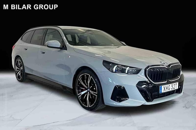 Grå Begagnad 2025 BMW 530e Kombi | 699 000 kr - Bild 1/1