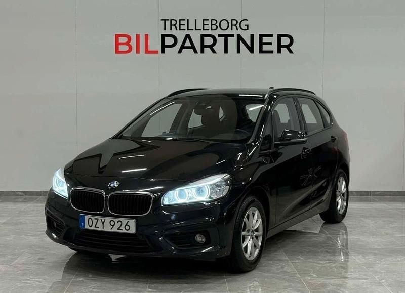 Svart Begagnad 2016 BMW 218 Active Tourer Advantage Minibuss | 104 900 kr (Marknadspris) - Bild 1/4