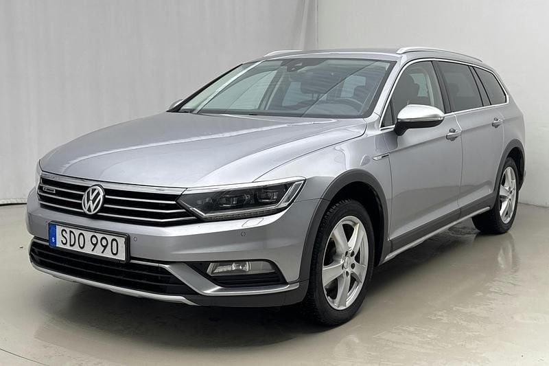 Silver Begagnad 2019 VW Passat Alltrack Kombi | 195 000 kr (Bra pris) - Bild 1/4