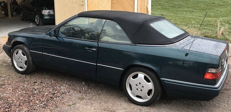 Grön Begagnad 1995 Mercedes E320 Cab | 369 000 kr - Bild 1/4