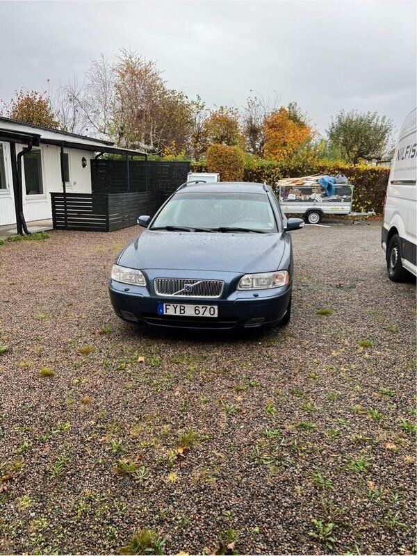 Blå Begagnad 2008 Volvo V70 Kinetic Kombi | 38 000 kr (Bra pris) - Bild 1/4