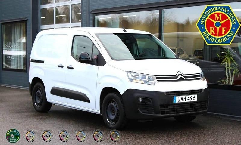 Vit Begagnad 2022 Citroën Berlingo Minibuss | 219 900 kr (Marknadspris) - Bild 1/3