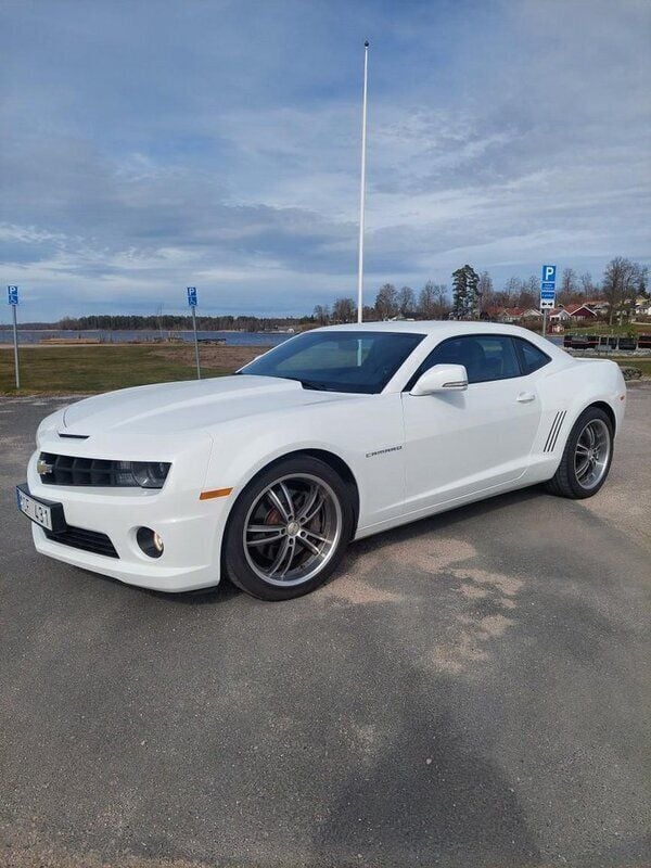 Vit Begagnad 2012 Chevrolet Camaro SS Sportkupé | 259 900 kr (Marknadspris) - Bild 1/4