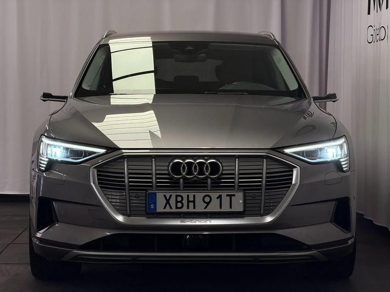 Begagnad Audi e-tron Advanced Plus 300 kW (408 HK) 2019 Grå SUV