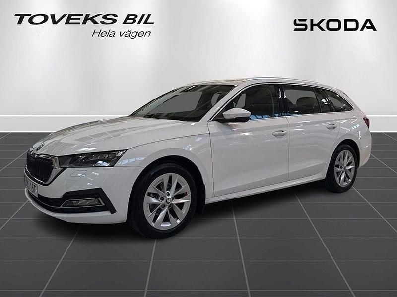 Vit (candy white) Begagnad 2024 Skoda Octavia Kombi | 264 900 kr (Bra pris) - Bild 1/4