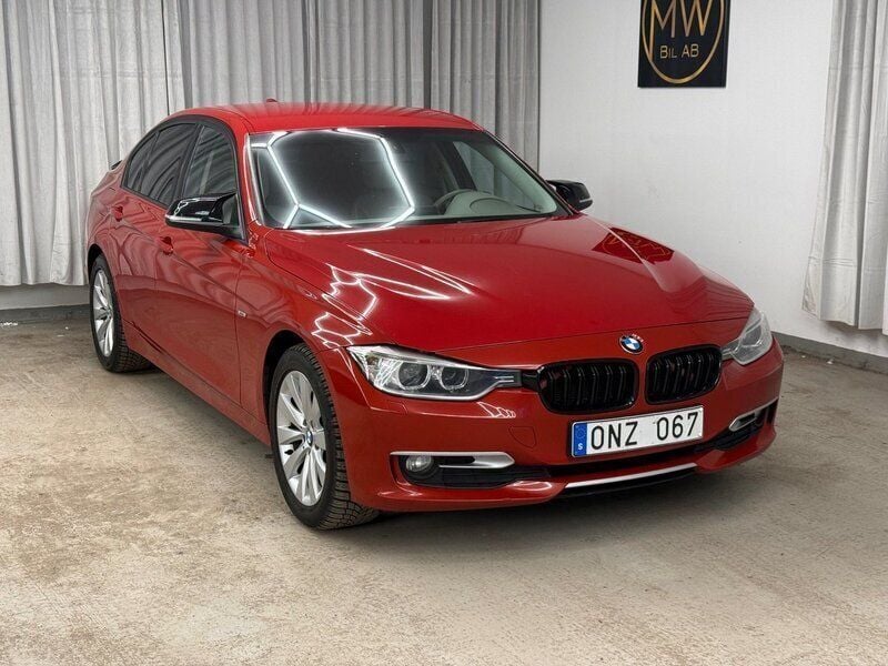 Röd Begagnad 2013 BMW 320 M Sport Sedan | 139 900 kr (Bra pris) - Bild 1/4