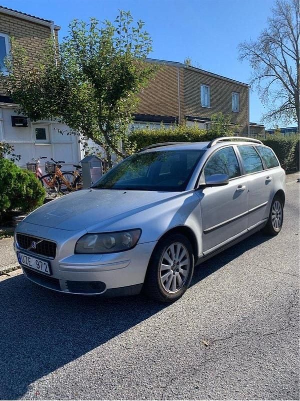 Grå Begagnad 2004 Volvo V50 Kombi | 18 900 kr (Marknadspris) - Bild 1/4