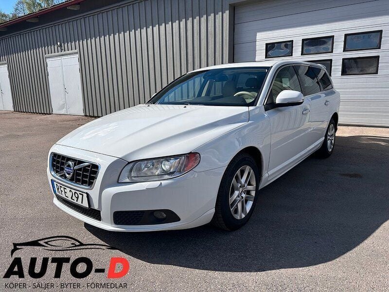 Vit Begagnad 2012 Volvo V70 Summum Kombi | 136 900 kr (Marknadspris) - Bild 1/4