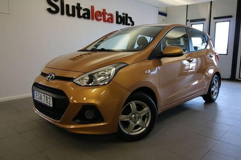 Orange Begagnad 2014 Hyundai i10 Comfort Halvkombi | 99 900 kr (Dyr) - Bild 1/4