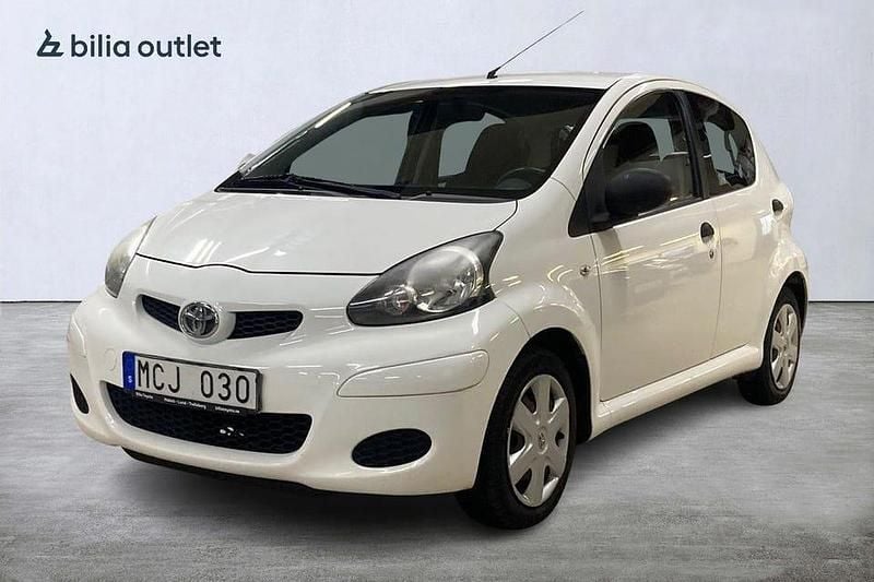 Vit Begagnad 2011 Toyota Aygo Halvkombi | 24 900 kr (Bra pris) - Bild 1/4