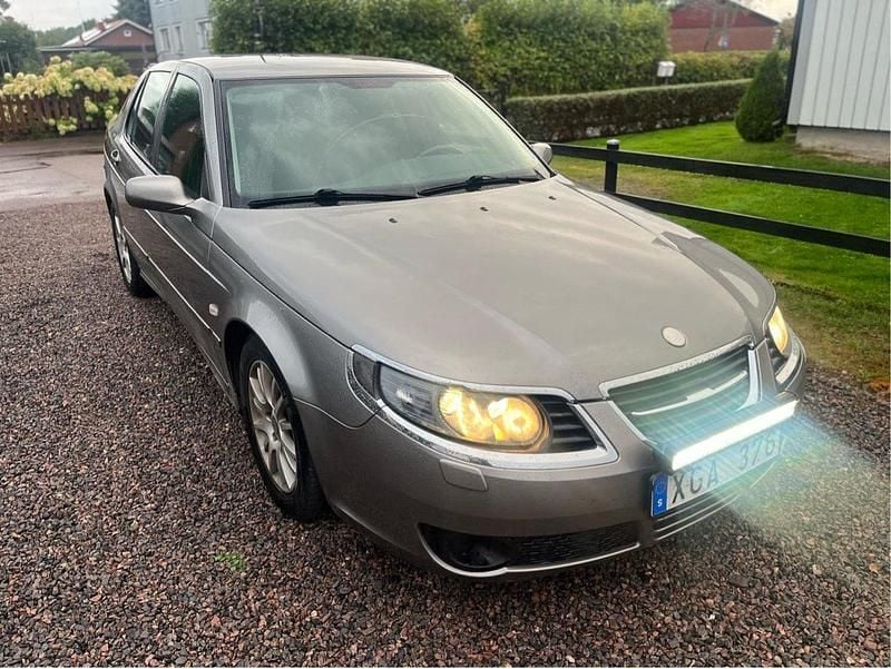 Grå Begagnad 2006 Saab 9-5 Linear Sedan | 29 000 kr (Marknadspris) - Bild 1/4