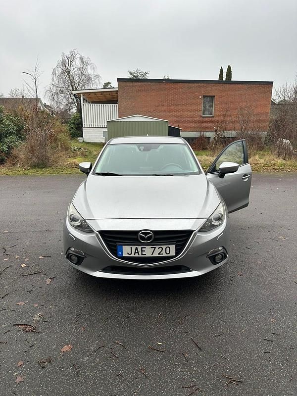 Begagnad 2014 Mazda 3 Inclusive Halvkombi | 90 000 kr (Marknadspris) - Bild 1/4