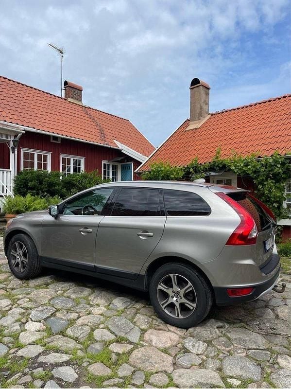 Brun Begagnad 2014 Volvo XC60 Summum SUV | 125 000 kr (Superpris) - Bild 1/4