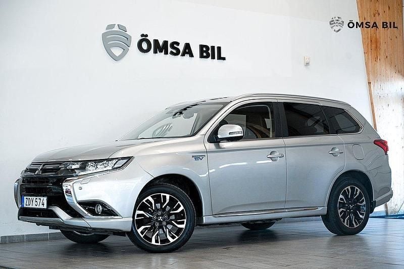 Silver Begagnad 2017 Mitsubishi Outlander P-HEV SUV | 209 800 kr (Marknadspris) - Bild 1/4