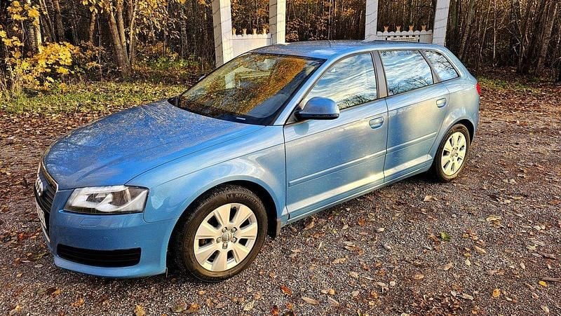 Blå Begagnad 2009 Audi A3 Halvkombi | 50 000 kr (Bra pris) - Bild 1/4