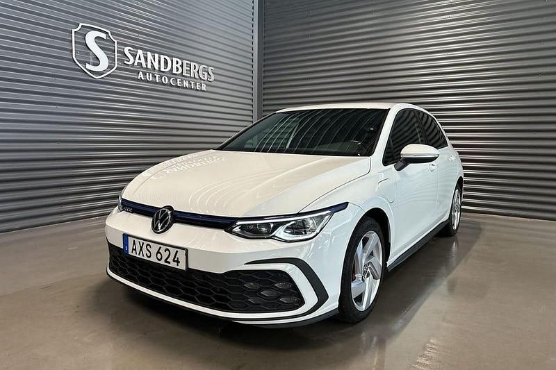 Begagnad VW Golf VIII GTE 245 HK (180 kW) 2020 Vit Halvkombi