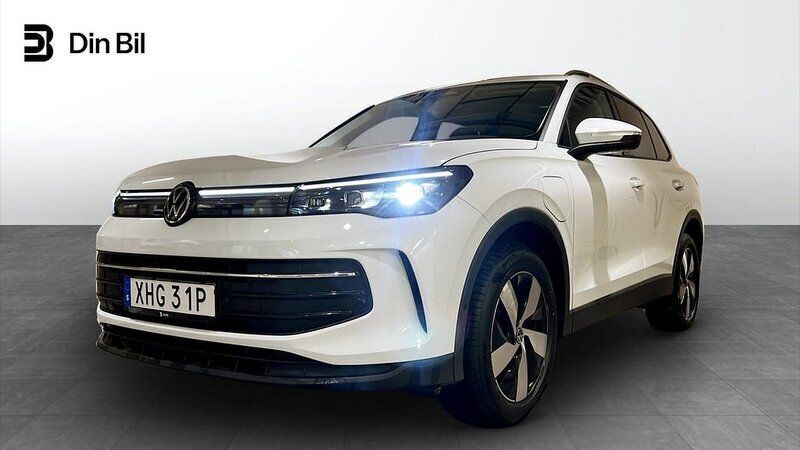 Vit (pure white) Begagnad 2024 VW Tiguan Life SUV | 479 900 kr (Dyr) - Bild 1/4
