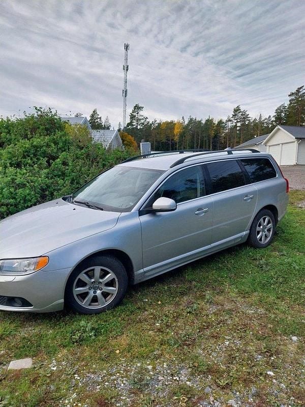 Grå Begagnad 2012 Volvo V70 Momentum Kombi | 62 000 kr (Superpris) - Bild 1/4