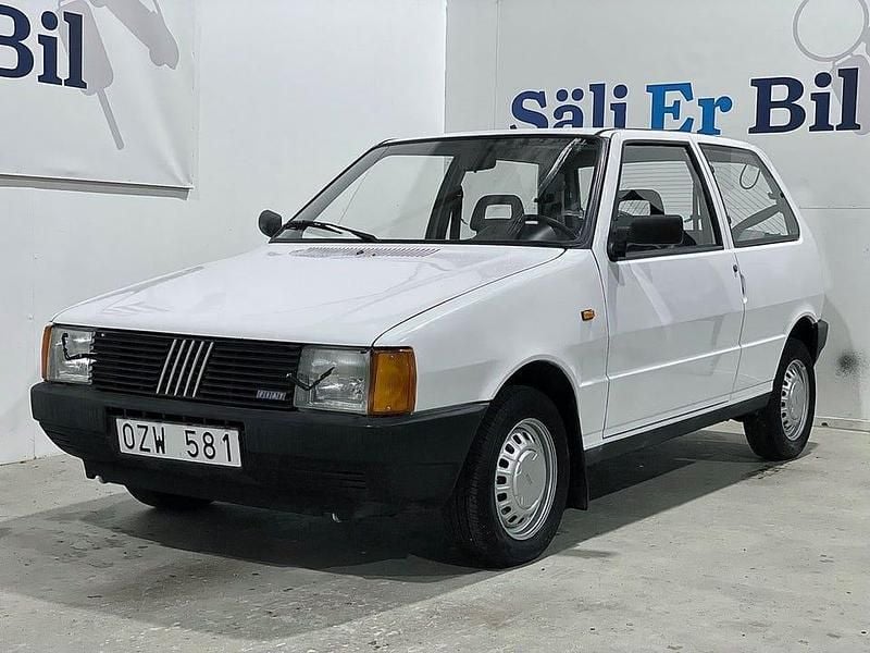 Vit Begagnad 1990 Fiat Uno Halvkombi | 34 900 kr - Bild 1/4