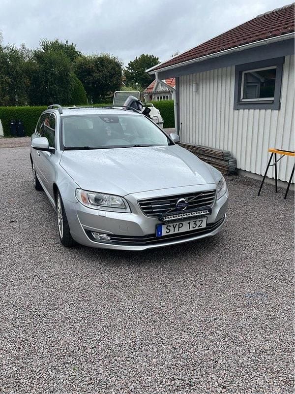 Silver Begagnad 2016 Volvo V70 Momentum Kombi | 155 000 kr (Marknadspris) - Bild 1/4
