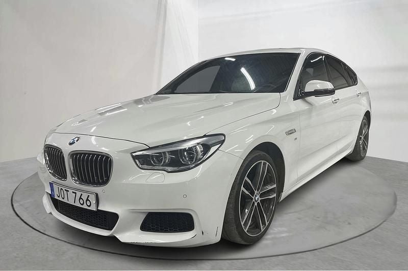 Vit Begagnad 2015 BMW 530 Gran Turismo M Sport | 180 000 kr (Marknadspris) - Bild 1/4