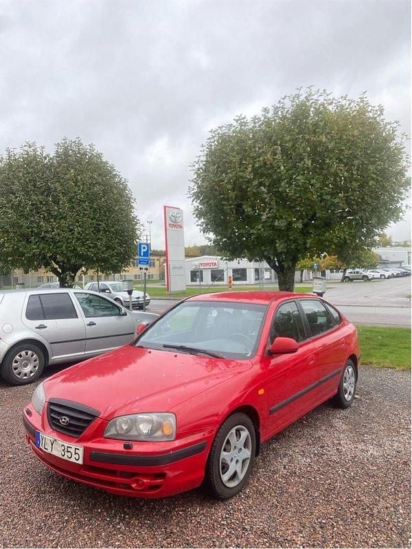 Röd Begagnad 2006 Hyundai Elantra Halvkombi | 14 000 kr - Bild 1/4