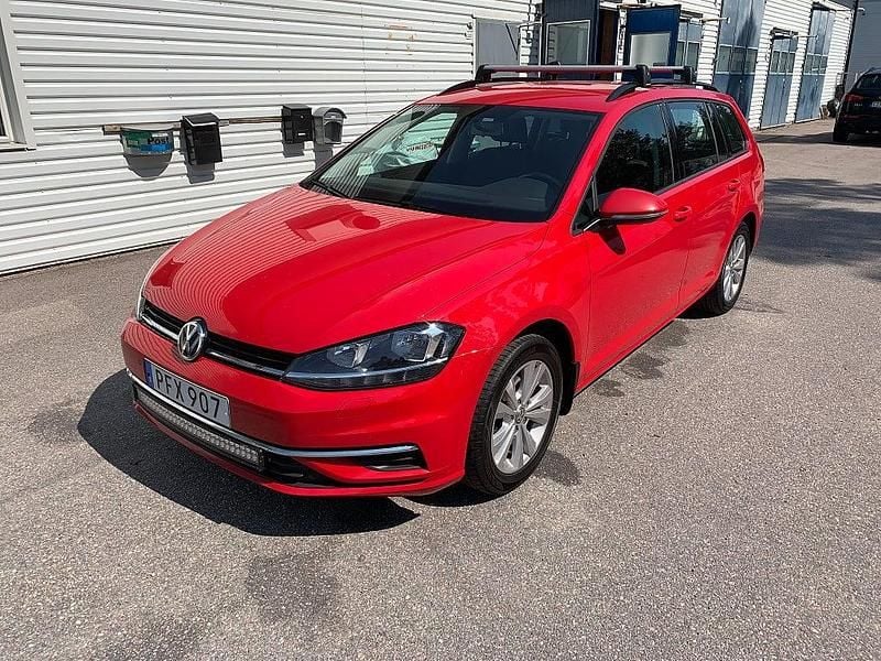 Röd Begagnad 2017 VW Golf VII Kombi | 129 000 kr (Bra pris) - Bild 1/3