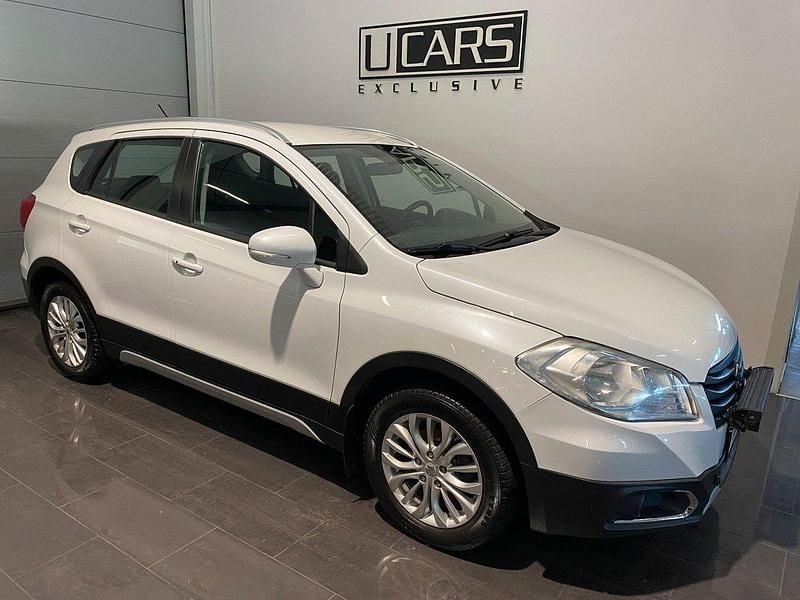 Vit Begagnad 2014 Suzuki SX4 S-Cross SUV | 114 800 kr (Marknadspris) - Bild 1/4