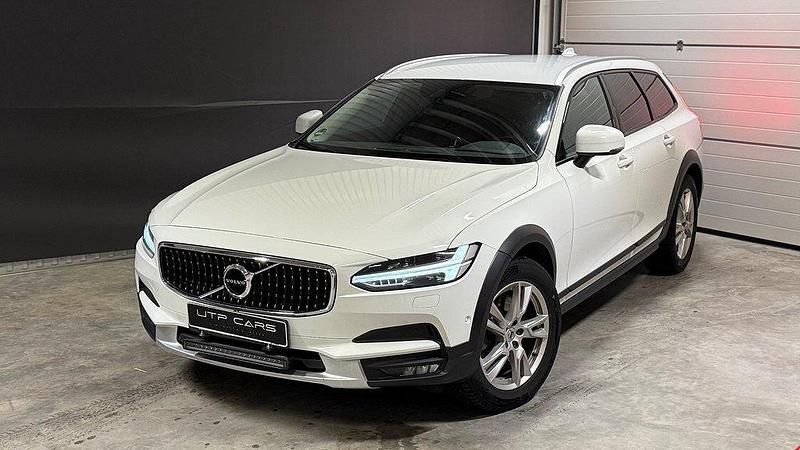 Vit Begagnad 2017 Volvo V90 CC Momentum Kombi | 209 800 kr (Marknadspris) - Bild 1/4