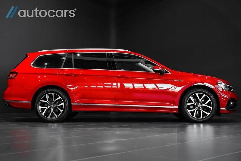 Begagnad VW Passat R-line 200 HK (147 kW) 2022 Röd Kombi