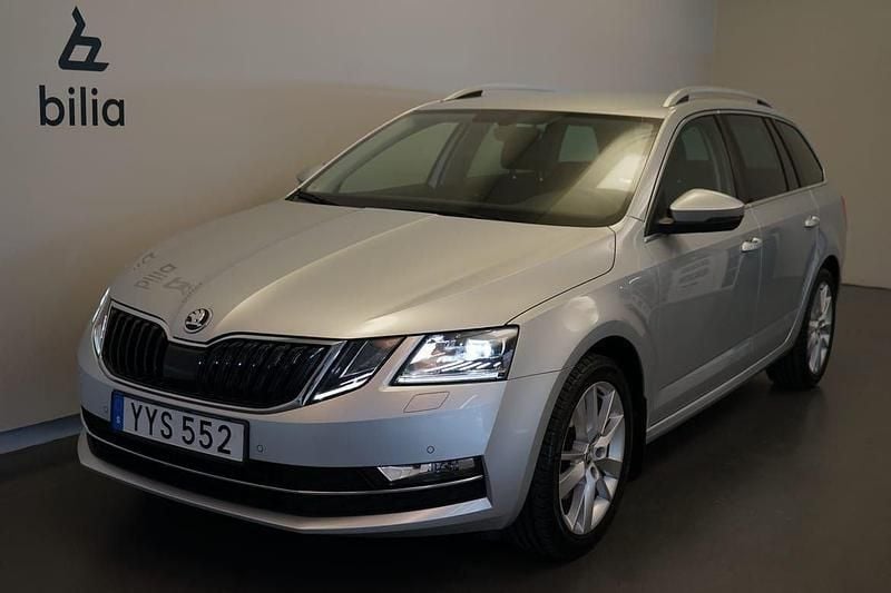 Silver Begagnad 2017 Skoda Octavia Style Kombi | 189 500 kr (Marknadspris) - Bild 1/4