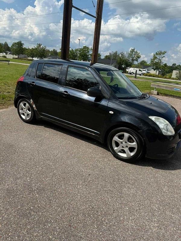 Svart Begagnad 2007 Suzuki Swift Halvkombi | 26 000 kr - Bild 1/4
