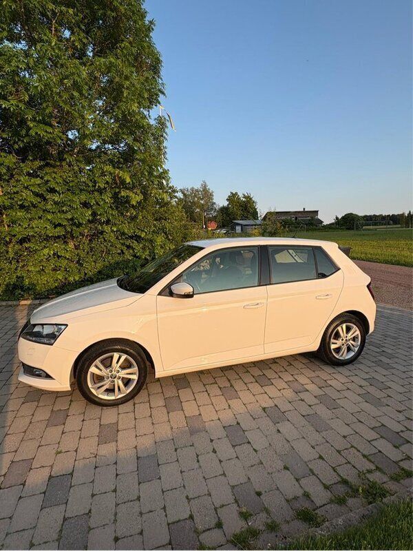 Vit Begagnad 2021 Skoda Fabia Style Halvkombi | 119 000 kr - Bild 1/4