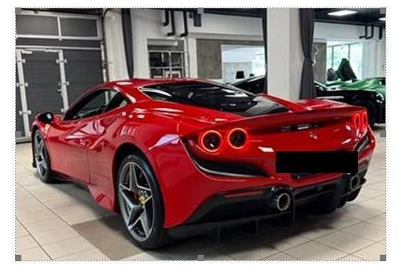 Röd Begagnad 2021 Ferrari F8 Sportkupé | 2 895 000 kr - Bild 1/3