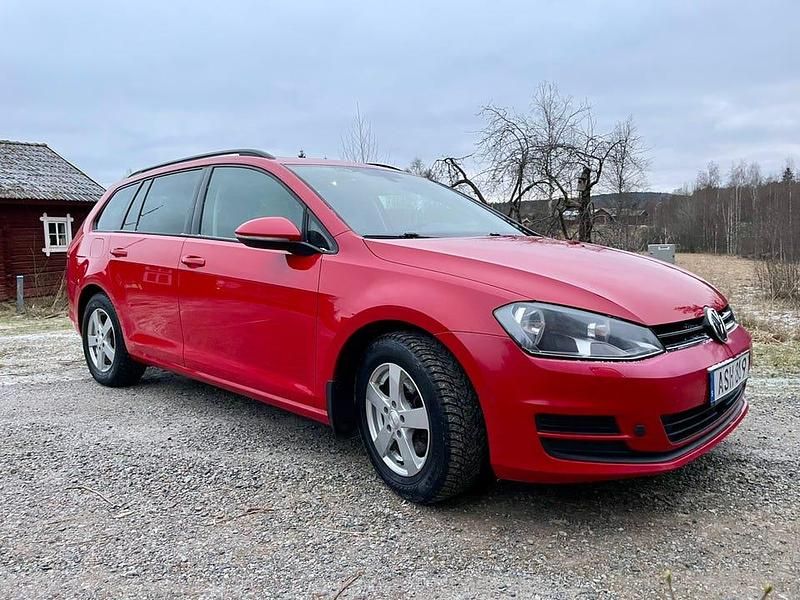 Begagnad VW Golf VII 105 HK (77 kW) 2014 Röd Kombi
