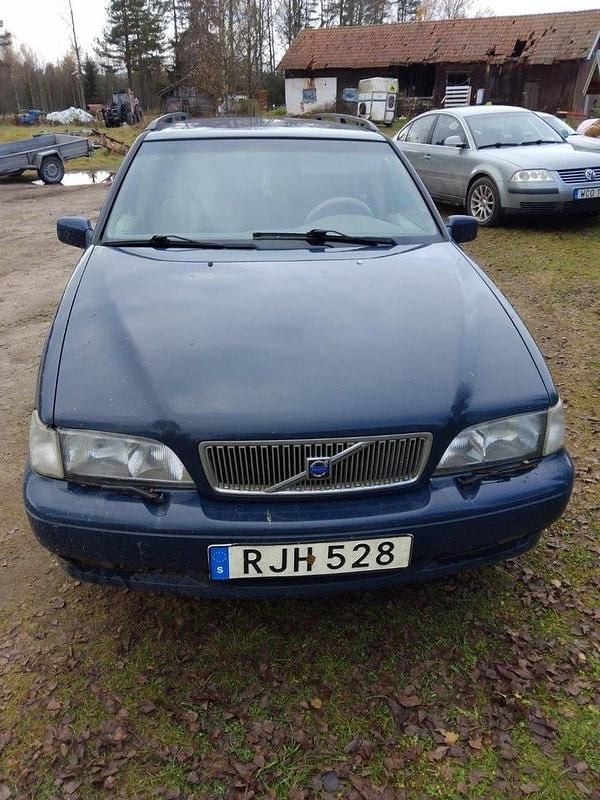 Blå Begagnad 2000 Volvo V70 Standard Kombi | 5 000 kr (Superpris) - Bild 1/4