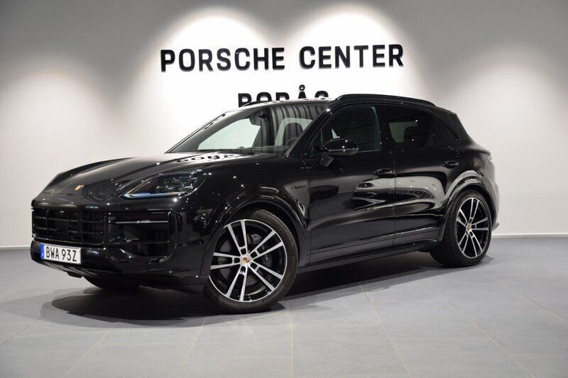 Svart (black) Ny 2025 Porsche Cayenne SUV | 1 635 900 kr (Lite dyr) - Bild 1/4