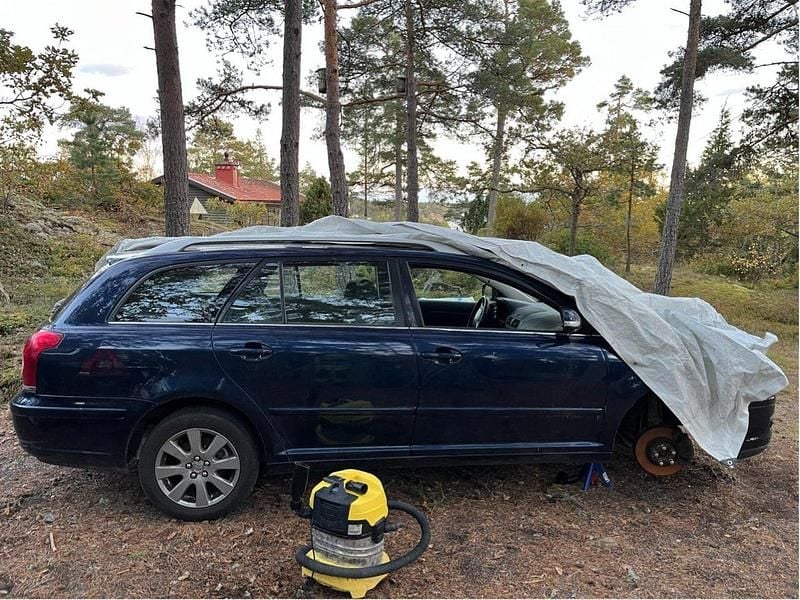 Blå Begagnad 2007 Toyota Avensis Kombi | 10 000 kr (Superpris) - Bild 1/1