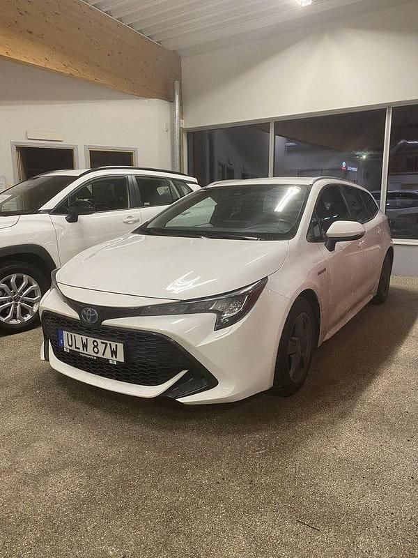 Vit Begagnad 2020 Toyota Corolla Kombi | 229 900 kr (Bra pris) - Bild 1/2