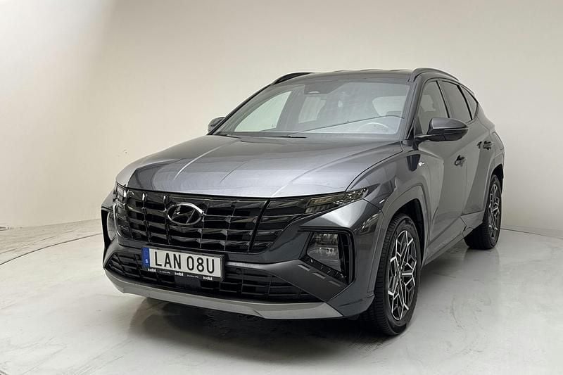Grå Begagnad 2022 Hyundai Tucson Advanced SUV | 284 800 kr (Marknadspris) - Bild 1/4