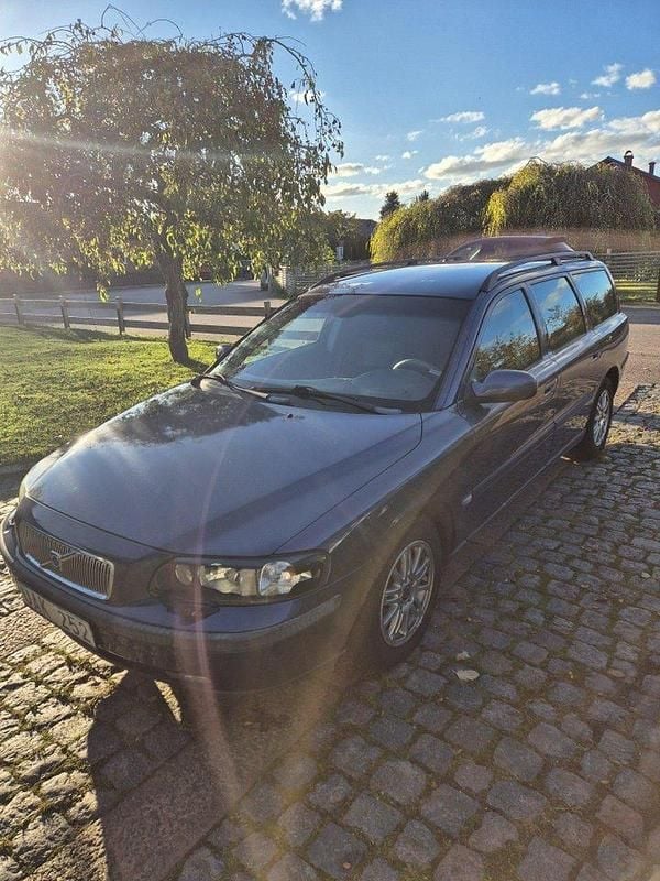 Blå Begagnad 2003 Volvo V70 Business Edition Kombi | 45 000 kr (Dyr) - Bild 1/4