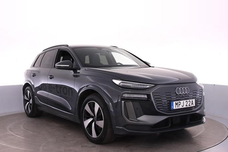 Begagnad Audi Q6 e-tron Comfort 269 kW (367 HK) 2024 Grå SUV