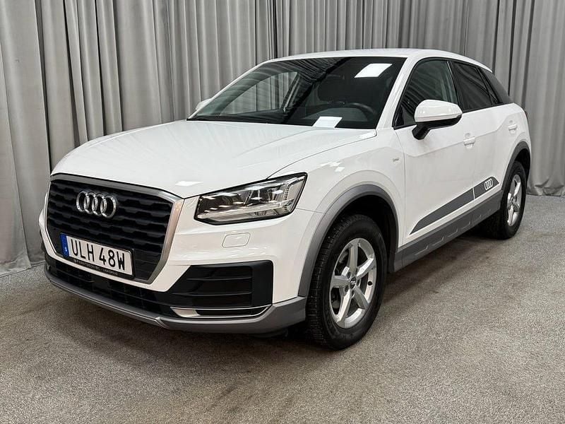 Vit Begagnad 2019 Audi Q2 Proline SUV | 194 900 kr (Marknadspris) - Bild 1/4