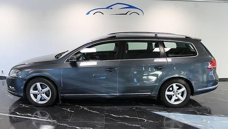 Ljusgrå Begagnad 2013 VW Passat Kombi | 49 900 kr (Superpris) - Bild 1/4