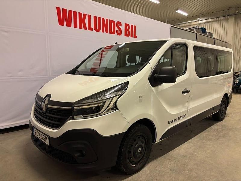 Vit Begagnad 2020 Renault Trafic Minibuss | 299 900 kr - Bild 1/4